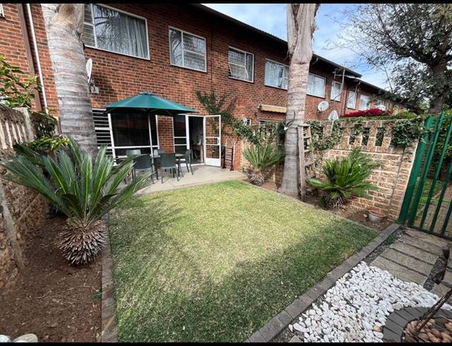 3 BEDROOM TOWNHOUSE FOR SALE IN BEDFORD GARDENS